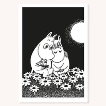  Pohlednice Muminci - Moomin Hug Letterpress